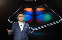 折疊屏：手機市場的強心劑還是長生果？